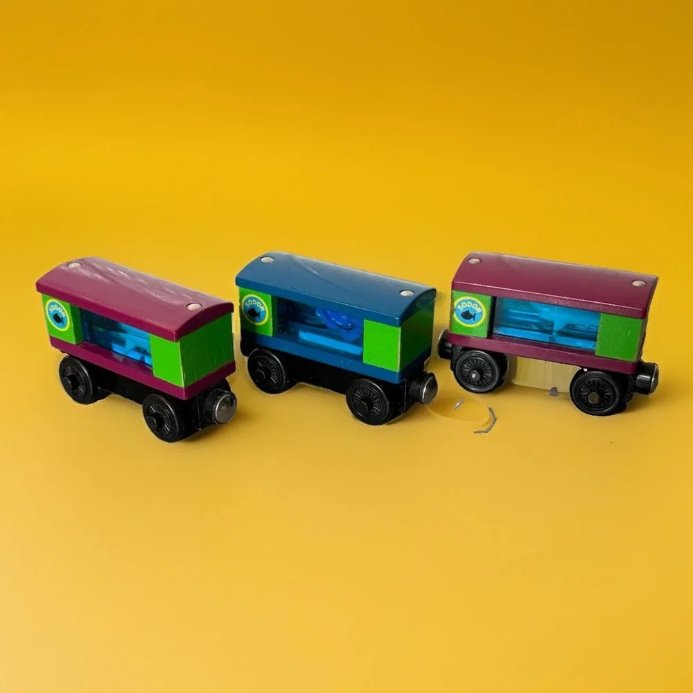 VTG Lot 3 Thomas Wooden Train Aquarium 2 Shark & 1 Octopus Car 2002 Tankers